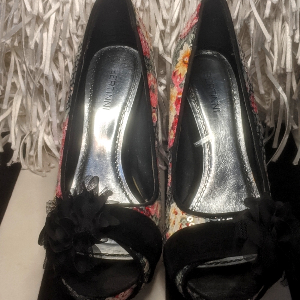 Statement Pump - Picture 4 of 4
